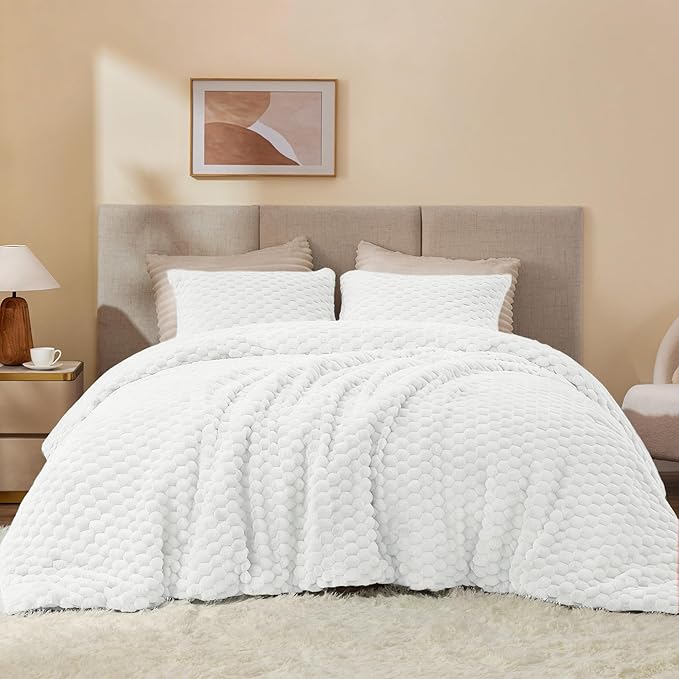 BEDELITE Fluffy Twin Comforter Set - Bright White Fleece Soft Comforter for Twin Size Bed, Luxury Warm Bedding Set for Winter, Fuzzy Bed Set 2 Pieces (1 Comforter, 1 Pillowcase)