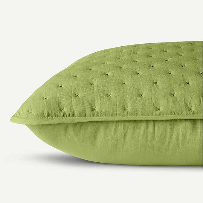 Amazon Basics Brushed Microfiber Quilt Set, Extra Soft with Natural Texture, 3-Piece, Queen/Full, Green
