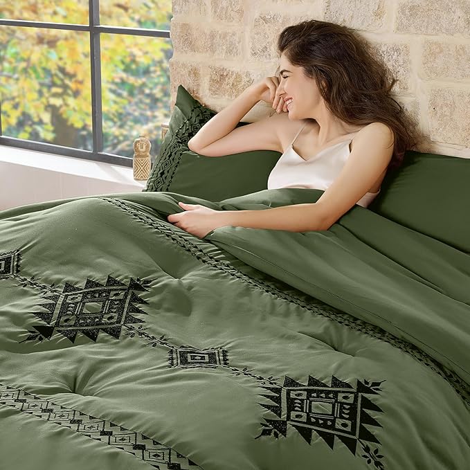 Embroidered Boho Comforter Set Twin Size, 2-Piece Western Shabby Chic Bedding Sets - Fluffy Ultra Soft Microfiber with Intricate Design, Includes Green Comforter(68"x88") & 1 Pillowcase
