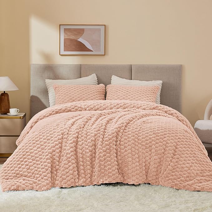 BEDELITE Fluffy Queen Comforter Set - Coral Pink Fleece Soft Comforter for Queen Size Bed, Luxury Warm Bedding Set for Winter, Fuzzy Bed Set 3 Pieces (1 Comforter, 2 Pillowcases)