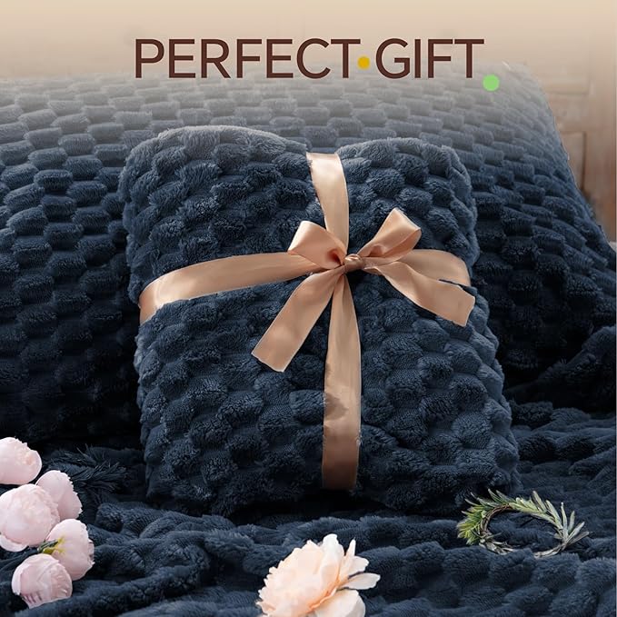 BEDELITE Fluffy King Size Comforter Set - Navy Blue Fleece Soft Comforter for King Size Bed, Luxury Warm Bedding Set for Winter, Fuzzy Bed Set 3 Pieces (1 Comforter, 2 Pillowcases)