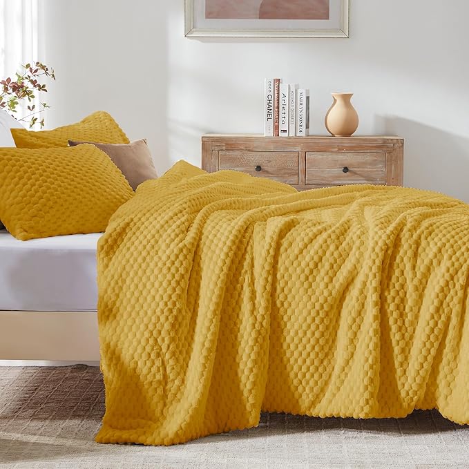 BEDELITE Fluffy Twin Comforter Set - Yellow Fleece Soft Comforter for Twin Size Bed, Luxury Warm Bedding Set for Winter, Fuzzy Bed Set 2 Pieces (1 Comforter, 1 Pillowcase)