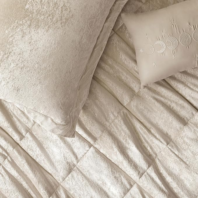 Intelligent Design Queen Comforter Set Velvet Comforters Queen Bedding Reversible, All Season, Diamond Quilted Bedding Microfiber Queen Size Comforters, Felicia, Full/Queen, Champagne 4 Piece