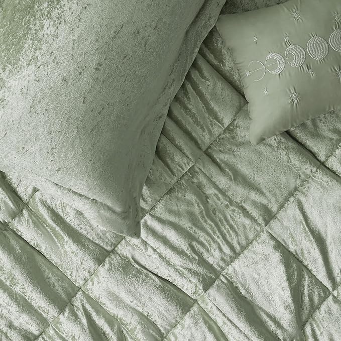 Intelligent Design Comforter Set Velvet Bedding Reversible, All Season, Diamond Quilted Microfiber, Felicia, Twin/Twin XL, Green 3 Piece