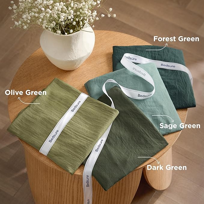 Bedsure Oversized Queen Comforter Set, Dark Green Soft Prewashed Bedding for All Seasons, 3 Pieces GentleSoft™ Bed Set, 1 Lightweight Comforter (98"x98") and 2 Pillowcases (20"x26")