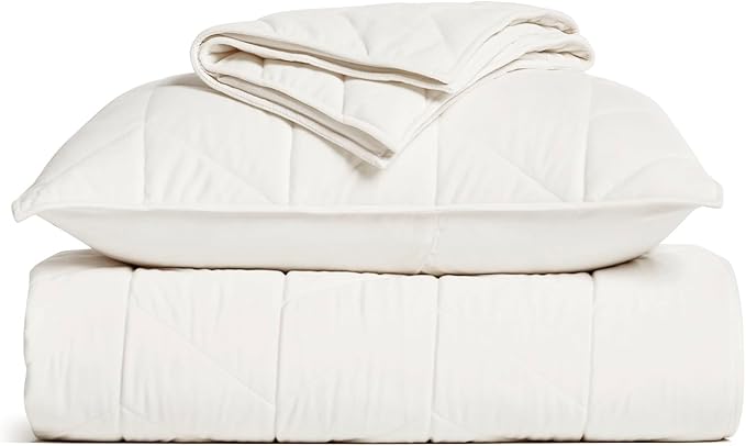 EVERGRACE 3 Pieces Luxurious Velvet King Quilts, Ultra Soft Lightweight Velvet Comforter Set, Matelasse Oversized Diamond Bedspread Coverlet for All Season with 2 Shams, Cream White, 108"x96"