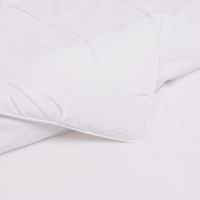 Amazon Basics Soft, Lightweight Down-Alternative Comforter Set, 3-Piece Pinch-Pleat Bedding Set with Piped Edges, Full/Queen Size, Bright White