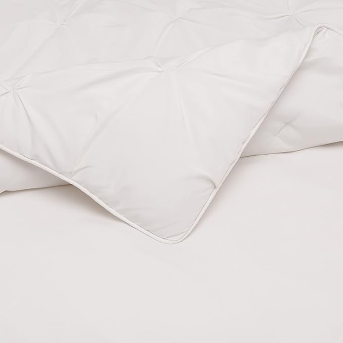 Amazon Basics 2-Piece Lightweight Pinch Pleat All-Season Down-Alternative Comforter Bedding Set with Piped Edges, Twin/Twin XL, Cream