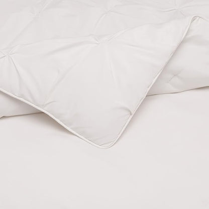 Amazon Basics 2-Piece Lightweight Pinch Pleat All-Season Down-Alternative Comforter Bedding Set with Piped Edges, Twin/Twin XL, Cream