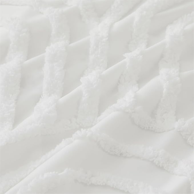 Bedsure Boho Tufted White California King Comforter, GentleSoft™ 3 Pieces Boho Farmhouse Decor Bedding, Arch Shabby Chic Bedding for All Seasons, 1 Bed Comforter, 2 Pillow Shams, 104x96 Inches