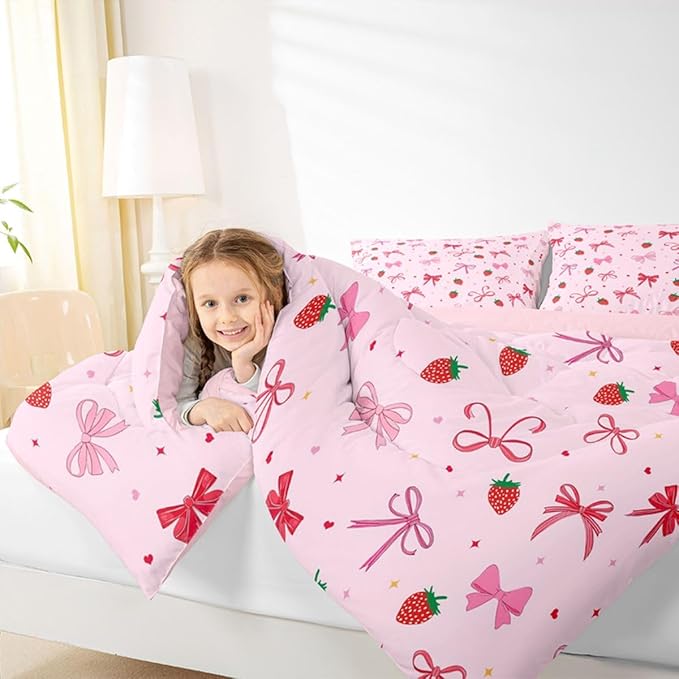 Feelyou Pink Bow Kids Comforter Set Toddler Size Cute Strawberry Bedding Set Kawaii Bowknot Duvet Quilt for Kids Boys Girls Bedroom Princess Decor Decor Microfiber Ultra Soft Breathable