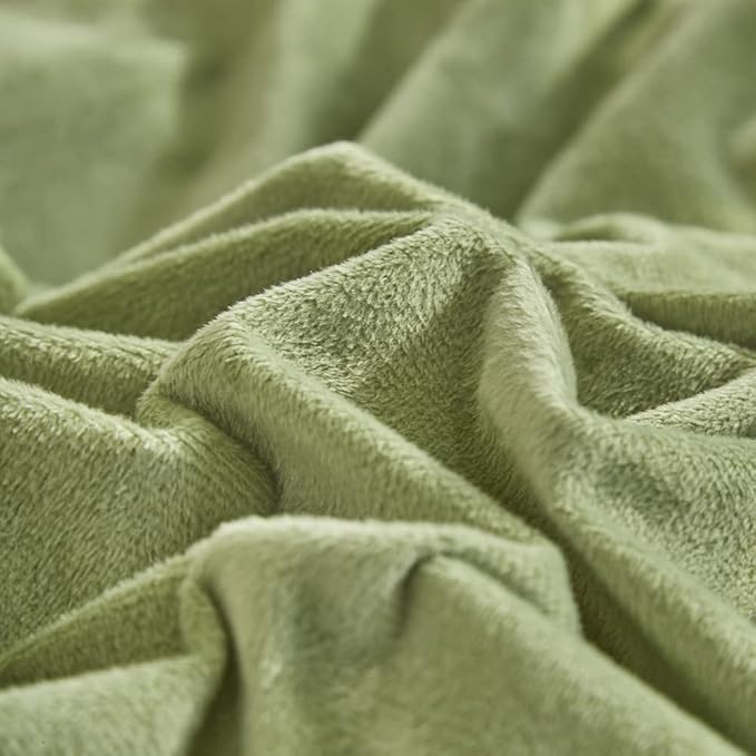 CLOTHKNOW Green Velvet King Size Comforter Set 3Pcs Fluffy Bedding Comforter Sets Soft Sea Green Comforter Light Green Comforter with 2 x Pillowcases