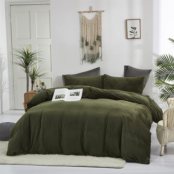 Pureant Army Green Velvet Comforter Queen Solid Dark Color Fluffy Bedding Comforters Women Men Plain Fluffy Olive Soft Quilts Cozy Blackish Green Flannel Blankets Puffy Military Hunter Green Bed