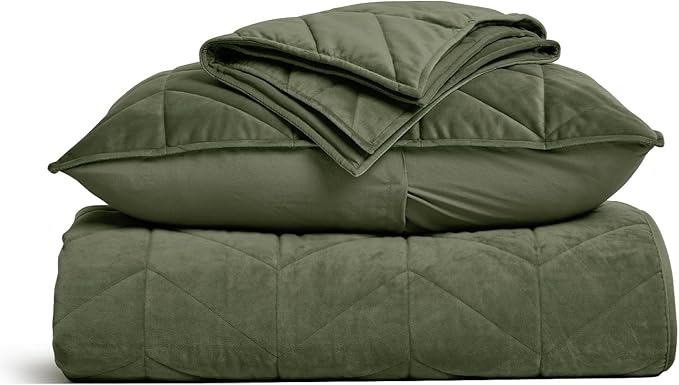 EVERGRACE 3 Pieces Luxurious Queen Velvet Quilts, Ultra Soft Lightweight Velvet Comforter Set, Matelasse Oversized Bedspread Coverlet for All Season with 2 Shams, Olive Green, 92"x96"