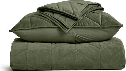 EVERGRACE 3 Pieces Luxurious Queen Velvet Quilts, Ultra Soft Lightweight Velvet Comforter Set, Matelasse Oversized Bedspread Coverlet for All Season with 2 Shams, Olive Green, 92"x96"