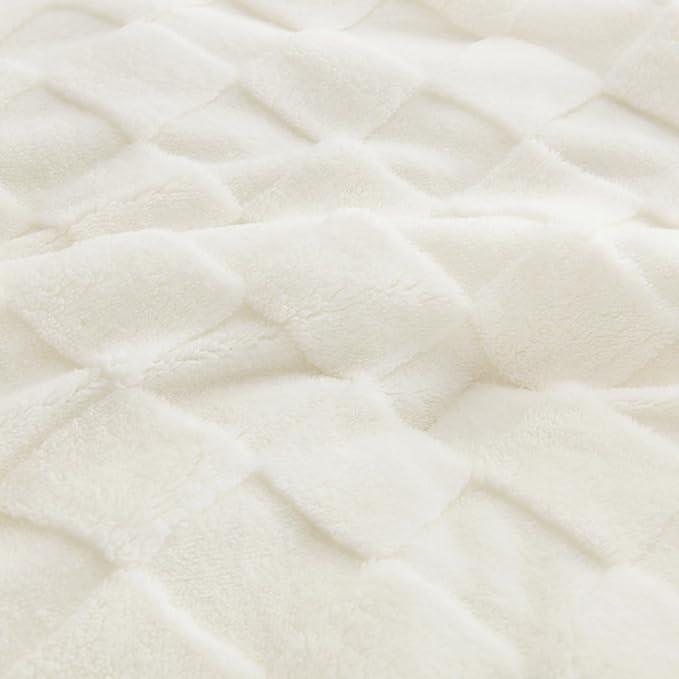 Litanika Fluffy Queen Size Comforter Set Cream White, 3 Pieces Warm Sherpa Fleece Beige Bedding Set,Ivory Jacquard Checkered Plush Fuzzy Bed Set(1 Comforter, 2 Pillowcases)