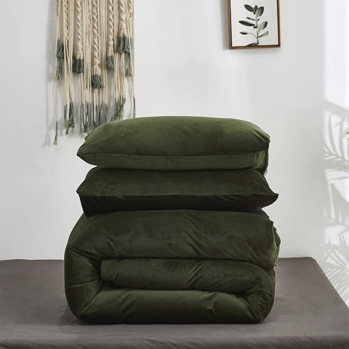 Pureant Army Green Velvet Comforter King Solid Dark Green Fluffy Bedding Comforters Women Men Plain Fluffy Olive Green Soft Quilts Cozy Blackish Green Flannel Blankets Puffy Military Hunter Green Bed