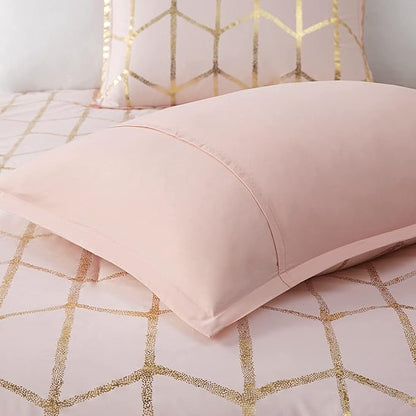 Intelligent Design Raina King/Cal King Comforter Set, Soft Microfiber, Modern Geometric Metallic Bed Set, 5 Pieces College Bedding with 2 Shams, 2 Toss Pillows Blush/Gold