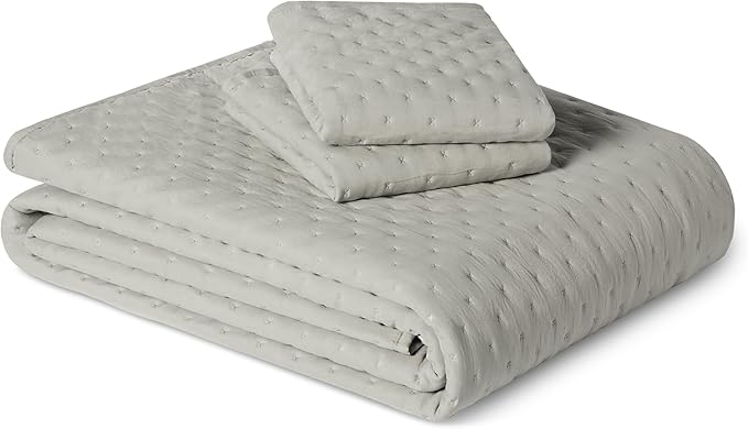 Amazon Basics Brushed Microfiber Quilt Set, Extra Soft with Natural Texture, 3-Piece, Queen/Full, Grey