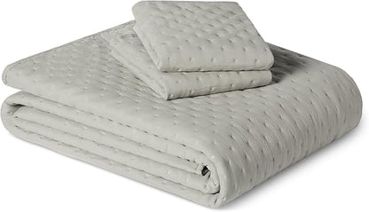 Amazon Basics Brushed Microfiber Quilt Set, Extra Soft with Natural Texture, 3-Piece, Queen/Full, Grey