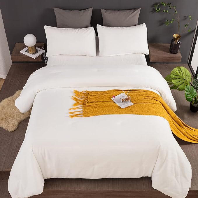 KAREVER White Velvet Comforter Set King Flannel Velvet White Bedding Comforter Set Fuzzy 3 PCs Warm Soft Solid White King Comforter Set Women White Furry Blanket for Cold Winter Bedding Set