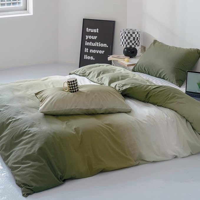 CLOTHKNOW Green White Queen Comforter Set Gradient Green Bedding Comforter Sets All Season Soft Comforter with 2 x Pillow Cases