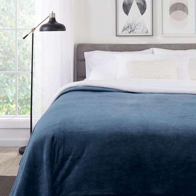 Genteele Sherpa Throw Blanket Super Soft Reversible Ultra Luxurious Plush Blanket, 60 x 80 inches, Navy/White