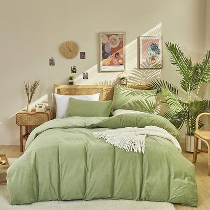 CLOTHKNOW Green Velvet Queen Comforter Set 3Pcs Fluffy Bedding Comforter Sets Soft All Season Sage Green Comforter Queen with 2 x Pillow Cases