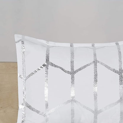 Intelligent Design Raina King/Cal King Comforter Set, Soft Microfiber, Modern Geometric Metallic Bed Set, 5 Pieces College Bedding with 2 Shams, 2 Toss Pillows White/Silver