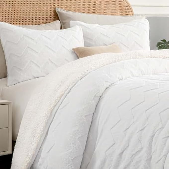 BEDELITE Fluffy Full Size Comforter Set - Super Soft Sherpa White Comforter for Full Size Bed, Luxury Warm Bedding Set for Winter, Fuzzy Bed Set 3 Pieces (1 Comforter, 2 Pillowcases)