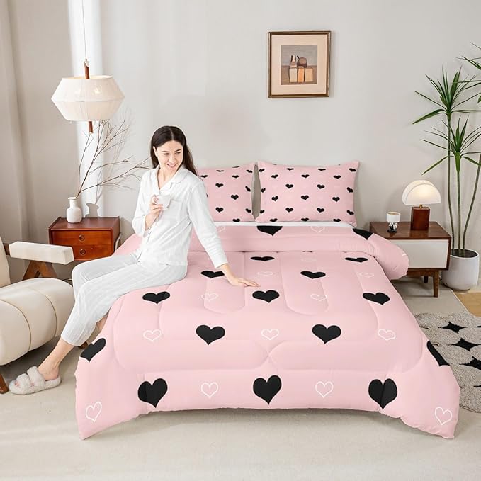 Girls Comforter Set Full Size Cute Heart Pattern Bedding Set Lovely Pink Black Down Comforter Cartoon Geometric Soft Quilt Set Girly Kawaii Bedroom Decor Gift Modern Duvet Set with 2 Pillowcases