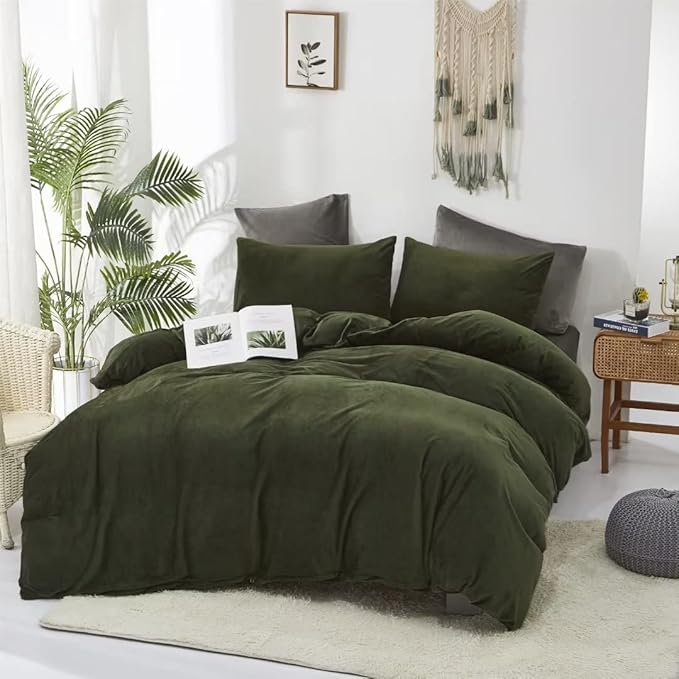 CLOTHKNOW Army Green Velvet Full Size Comforter Set 3Pcs Dark Green Bedding Comforter Sets Cozy Fluffy Green Comforter Hunter Green Comforter Sets Full