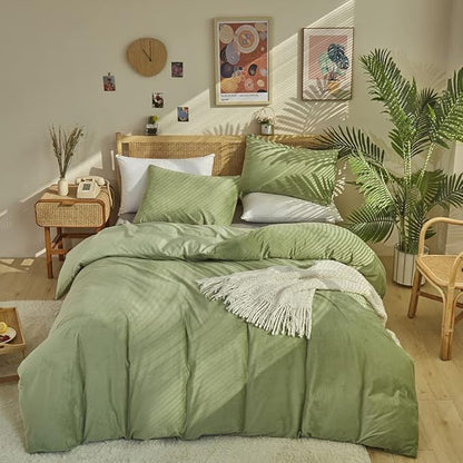 CLOTHKNOW Green Velvet California King Comforter Set 3Pcs Fluffy Bedding Comforter Sets Sage Green Comforter Soft Light Green Comforters