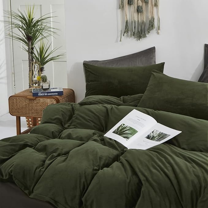 Pureant Army Green Velvet Comforter King Solid Dark Green Fluffy Bedding Comforters Women Men Plain Fluffy Olive Green Soft Quilts Cozy Blackish Green Flannel Blankets Puffy Military Hunter Green Bed