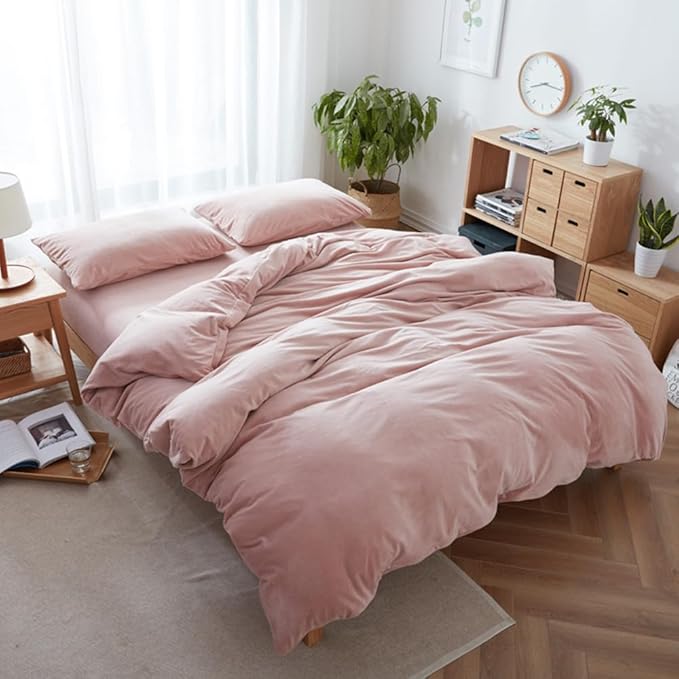 CLOTHKNOW Pink Velvet Queen Comforter Set Fluffy Bedding Comforter Sets Blush Queen Comforter Girls Women Comforter with 2 x Pillow Cases