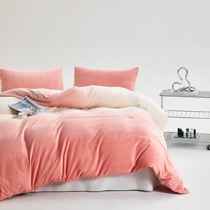 KAREVER Pink White Gradient Comforter Set Twin Pink Velvet Bedding Set Modern Plain White and Pink Gradient Soft Quilt Farmhouse Flannel Comforter Girls Women Warm Twin Bed Comforter