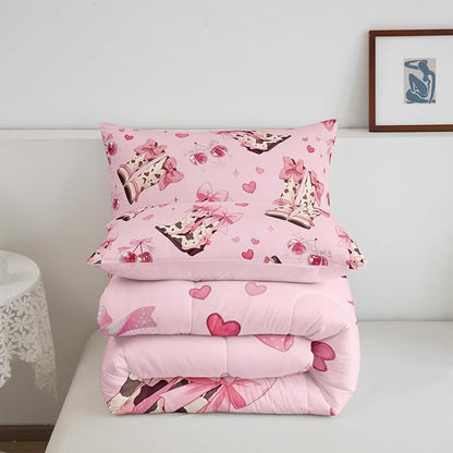Feelyou Pink Western Decor Bedding Set King Size Cowboy Cowgirl Hats Comforter Set for Kids Boys Girls Decor Cute Bowknot Dreamy Princess Style Comforter Rodeo Cowboy Style Duvet Set