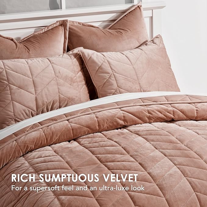 EVERGRACE 3 Pieces Luxurious Queen Velvet Quilts, Ultra Soft Lightweight Velvet Comforter Set, Matelasse Oversized Bedspread Coverlet for All Season with 2 Shams, Terracotta Clay, 92"x96"
