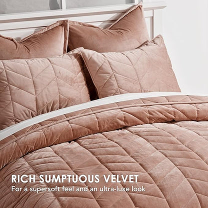 EVERGRACE 3 Pieces Luxurious Velvet King Quilts, Ultra Soft Lightweight Velvet Comforter Set, Matelasse Oversized Bedspread Coverlet for All Season with 2 Shams, Terracotta Clay, 108"x96"
