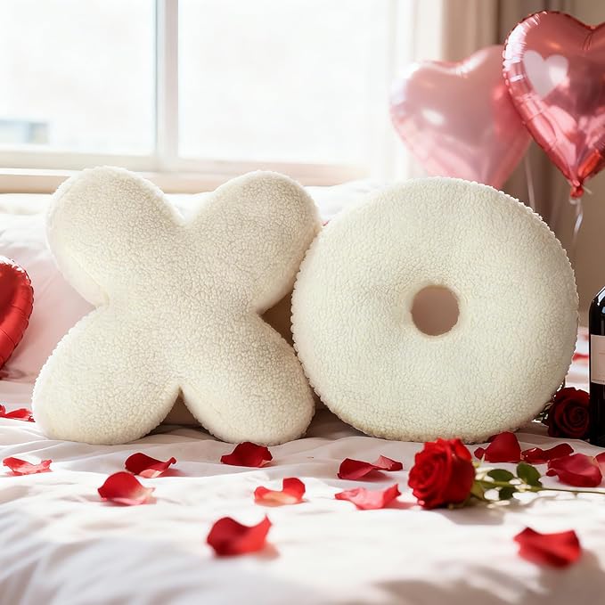 Cumule 2 Pcs Valentine's Day XO Pillow Plush White Cute Plush Soft Throw Pillows for Bedroom Living Room Plush White Cushion 14x14 Inch Cute Pillow for Cute Room Decorative Throw Pillow