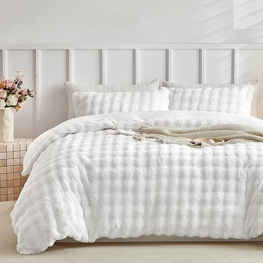 Tokokimo Faux Fur Comforter Set King Size, Ultra Soft Reversible Heavyweight Fluffy Bedding, Extra Warm Winter Comforter with 2 Pillow Cases, All Season Fuzzy Comforter Set, White