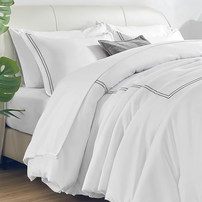 SLEEP ZONE Queen Size Comforter Set Duvet Insert, Down Alternative 3 Pieces Comforter, Reversible, Soft and Breathable Bedding All Season, Holiday Prints-Grey