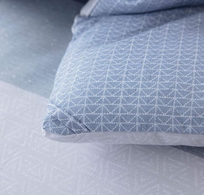 SLEEPBELLA Comforter Twin Size, 600 Thread Count Cotton White and Navy Striped Patchwork Reversible Pattern Reversible Blue Comforter Set,Down Alternative Bedding Set 2Pcs (Twin, Blue Patchwork)
