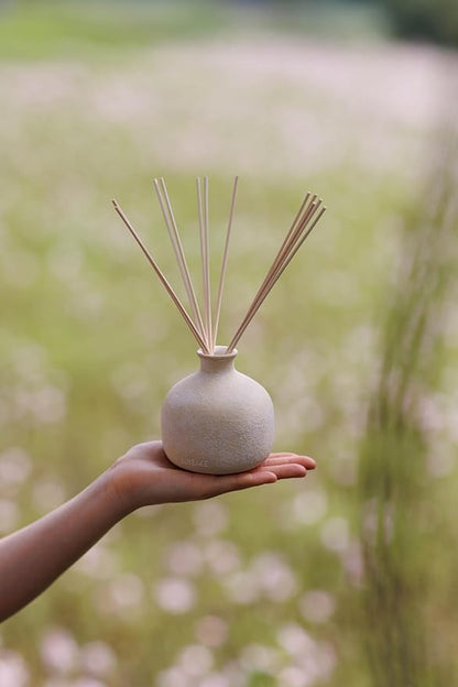 Blueme Renew Diffuser | Ivy & Rose | 16.91 Fl Oz - Refillable Wellness Diffuser, Contains Essential Oil, Sustainable, Hand Finished, Premium, Luxury Ceramic, Natural Rattan Reeds | Large