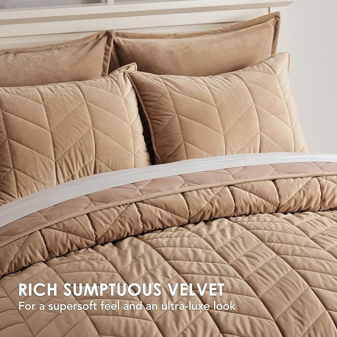 EVERGRACE 3 Pieces Luxurious Queen Velvet Quilts, Ultra Soft Lightweight Velvet Comforter Set, Matelasse Oversized Diamond Bedspread Coverlet for All Season with 2 Shams, Khaki Tan, 92"x96"