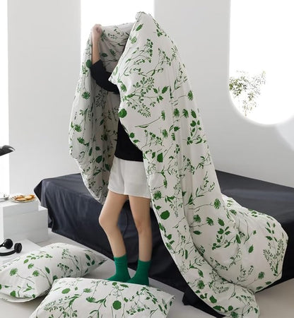 KAREVER Sage Botanical Comforter Queen White Green Floral Plant Bedding Comforter Set Girls Garden Pattern Printed on White Blanket Rustic Leaf Blossom Women White Farmhouse Comforter Queen