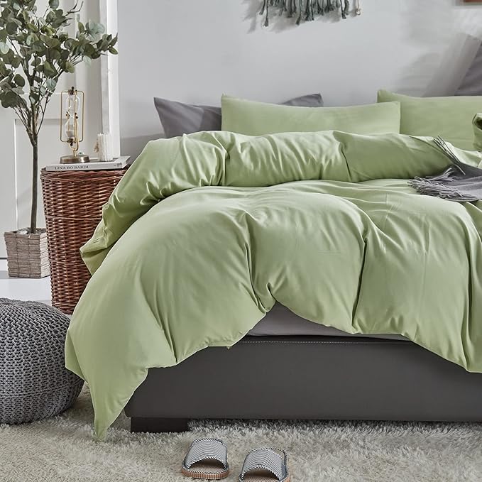 KAREVER Sage Green Comforter Queen Light Green Bedding Set Soft Lightweight 3 Pieces Green Comforter Set 1 Queen Comforter (90x90 inches) with 2 Pillowcases (20x26 inches)