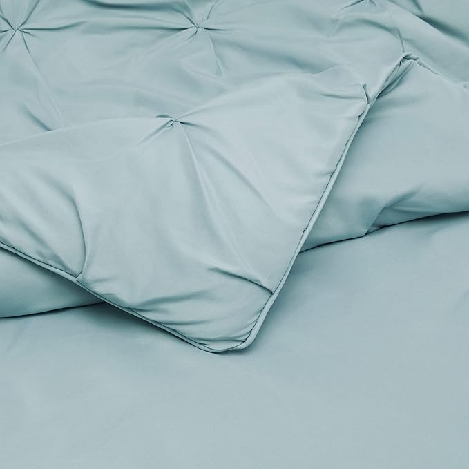 Amazon Basics 3-Piece Soft, Lightweight All-Season Down-Alternative Comforter Bedding Set, Pinch Pleat Design with Piped Edges, Full/Queen, Spa Blue