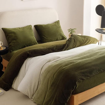 CLOTHKNOW Green White Fluffy Queen Comforter Set Velvet Bedding Comforter Sets Olive Green Comforter Soft Comforter Queen with 2 x Pillow Cases