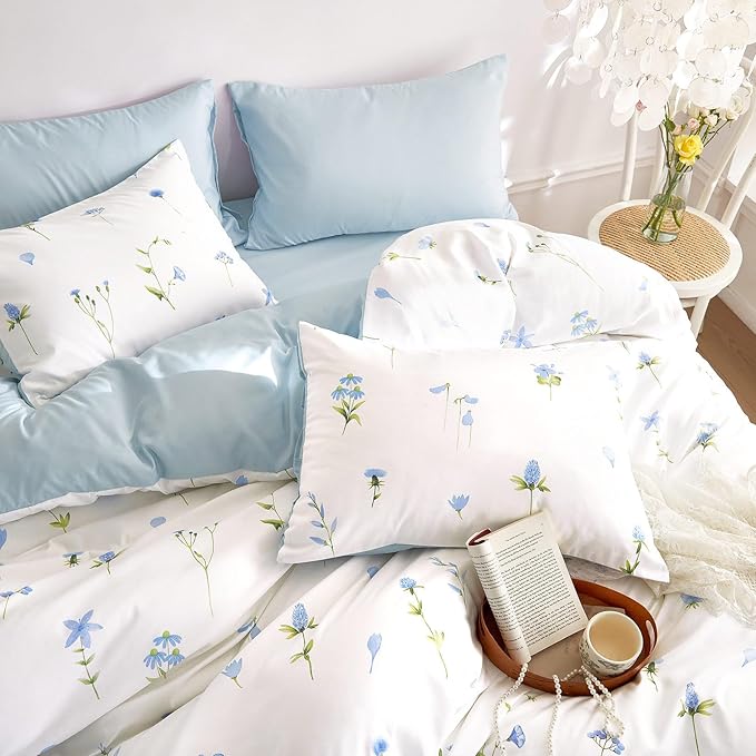 Wake In Cloud - Floral Comforter Set, Cottagecore Cute Aesthetic Watercolor Tiny Flowers and Leaves, Soft Lightweight Bedding for Women Teen Girls, 3 Pieces, Blue, Twin/Twin XL Size